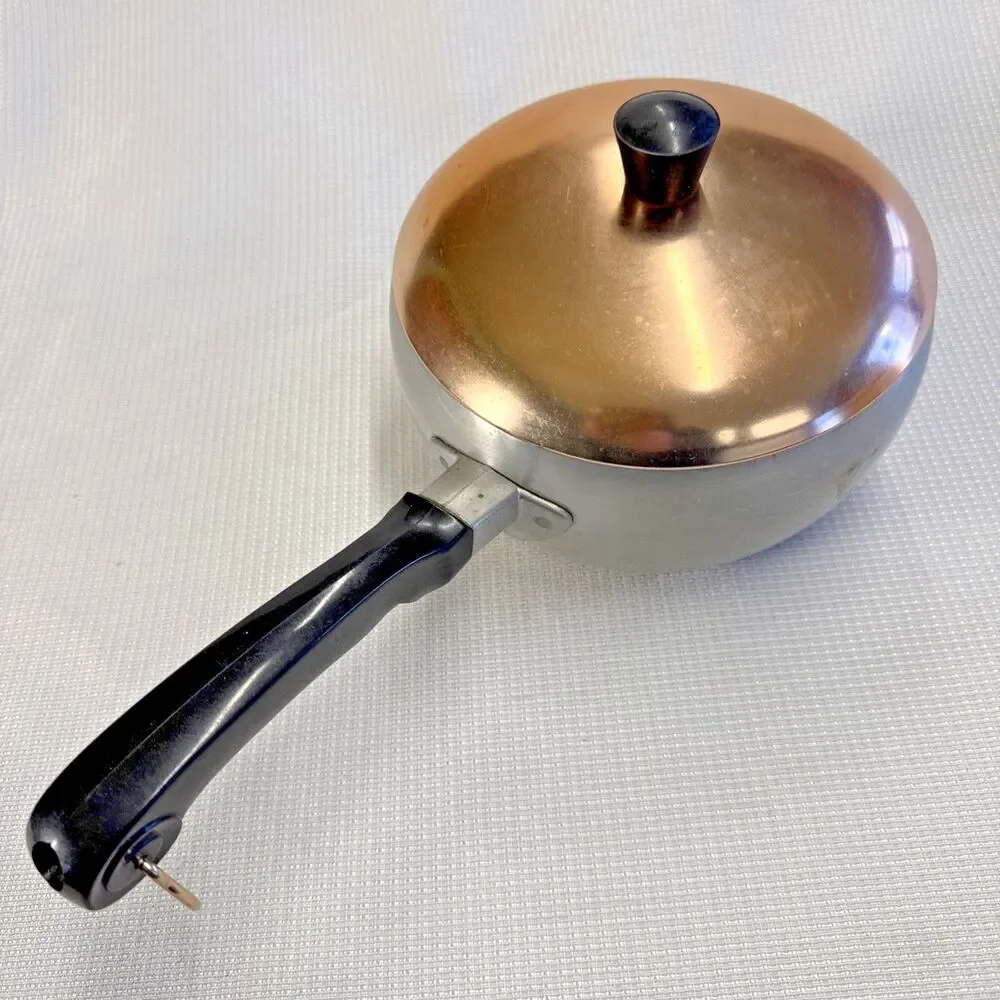 Vintage Wear Ever Aluminum Hallite 7.5 in 2.5 Qt Pot w Copper lid model 2102 1/2